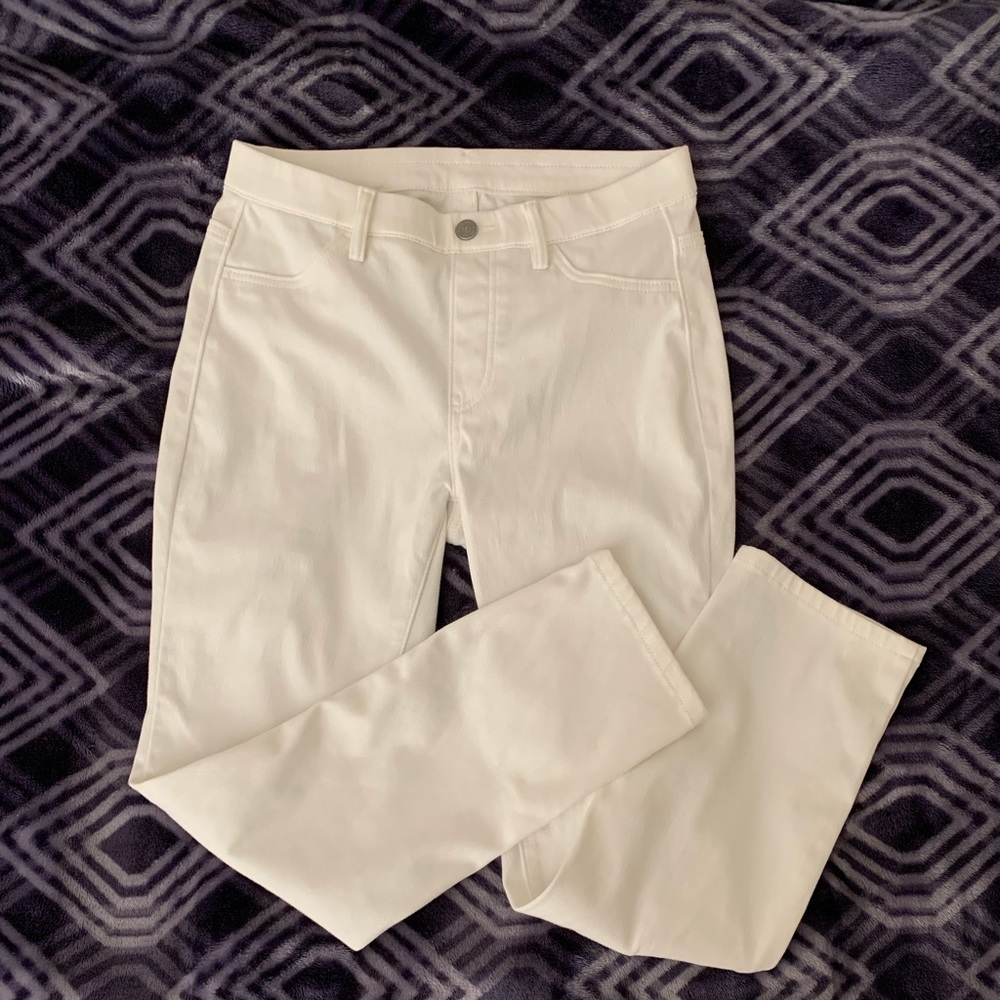 NWOT Uniqlo off-white capris